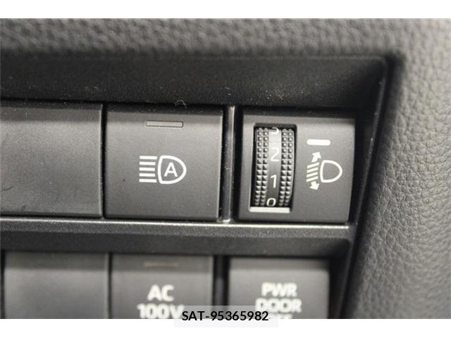 Toyota NOAH HYBRID 2023-03 8485842-4