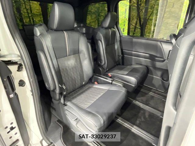 Toyota NOAH HYBRID 2023-09 8830826-10