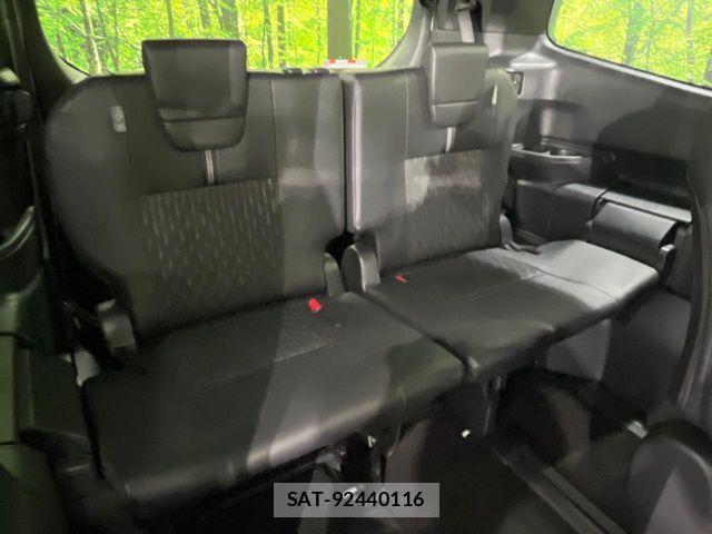 Toyota NOAH HYBRID 2022-03 8830827-9