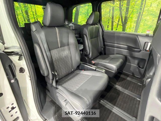 Toyota NOAH HYBRID 2022-03 8830827-8