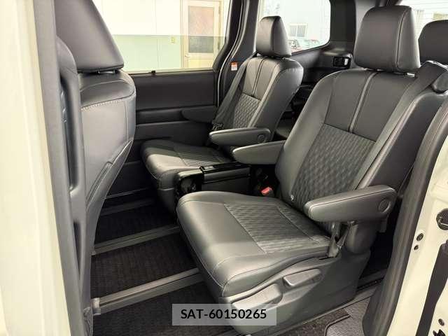 Toyota NOAH HYBRID 2022-03 8850185-11