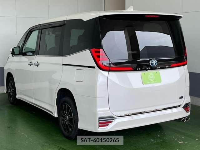 Toyota NOAH HYBRID 2022-03 8850185-6