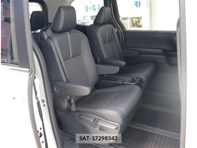 Toyota NOAH HYBRID 2023-06 8881246-4