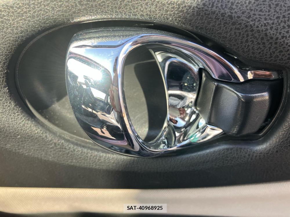 Nissan NOTE 2018-06 824731-25