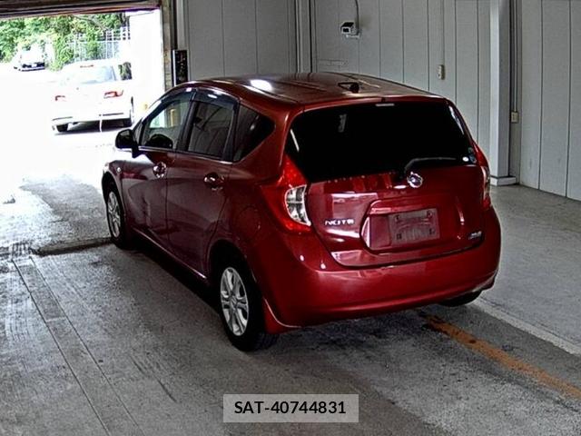Nissan NOTE 2013-09 7593423-1
