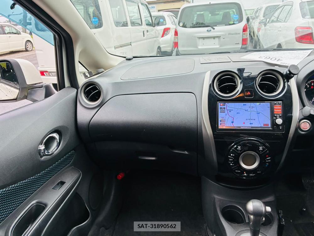 Nissan NOTE 2013-03 7593181-16