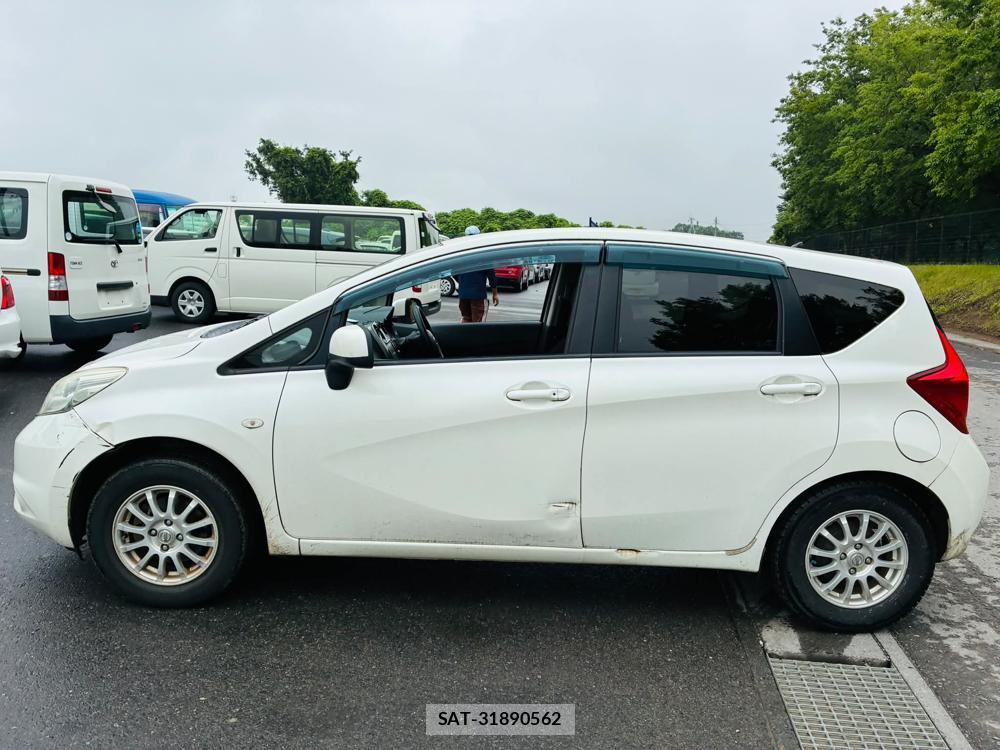 Nissan NOTE 2013-03 7593181-1