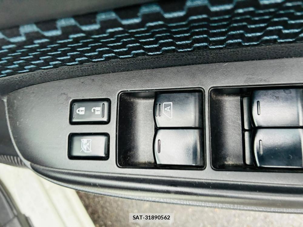 Nissan NOTE 2013-03 7593181-21