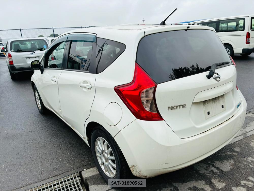 Nissan NOTE 2013-03 7593181-2
