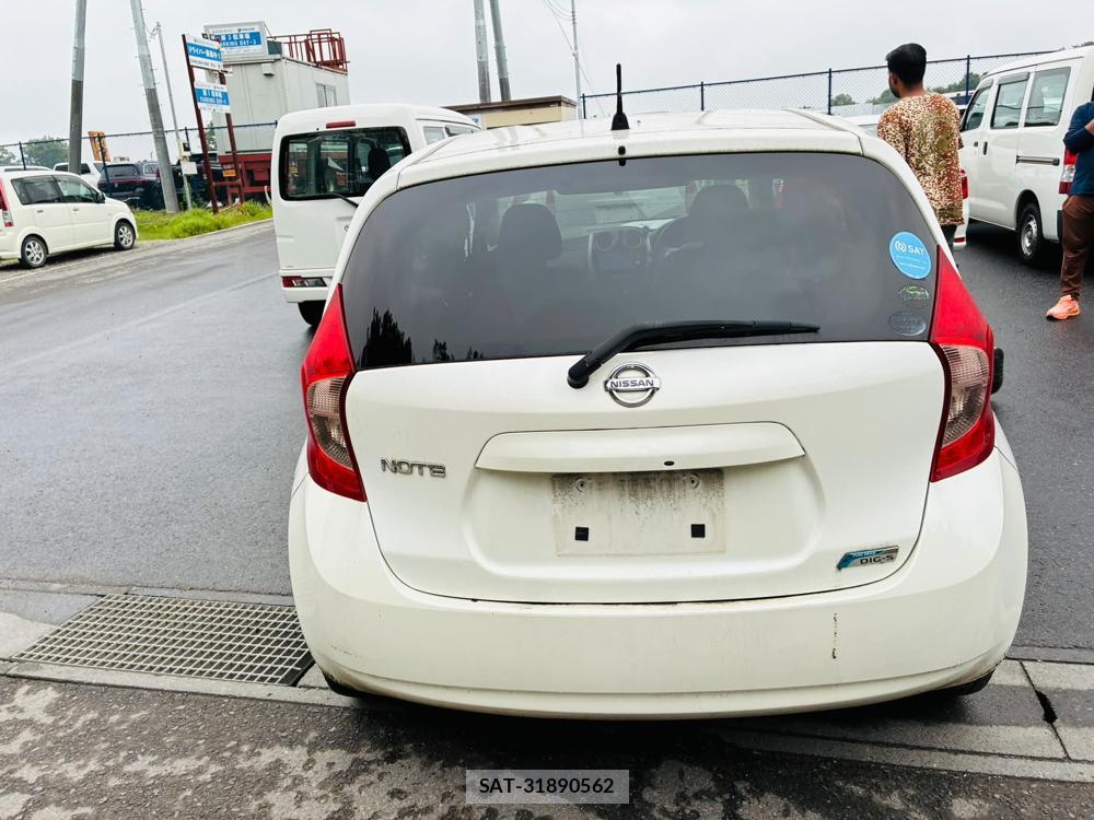 Nissan NOTE 2013-03 7593181-3