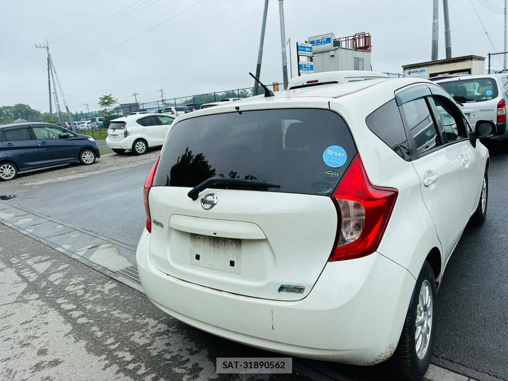 Nissan NOTE 2013-03 7593181-4
