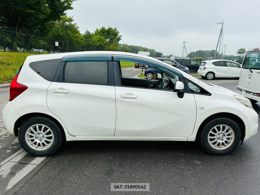 Nissan NOTE 2013-03 7593181-5