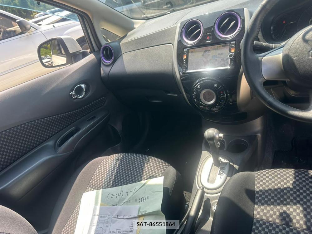 Nissan NOTE 2013-01 7470944-16