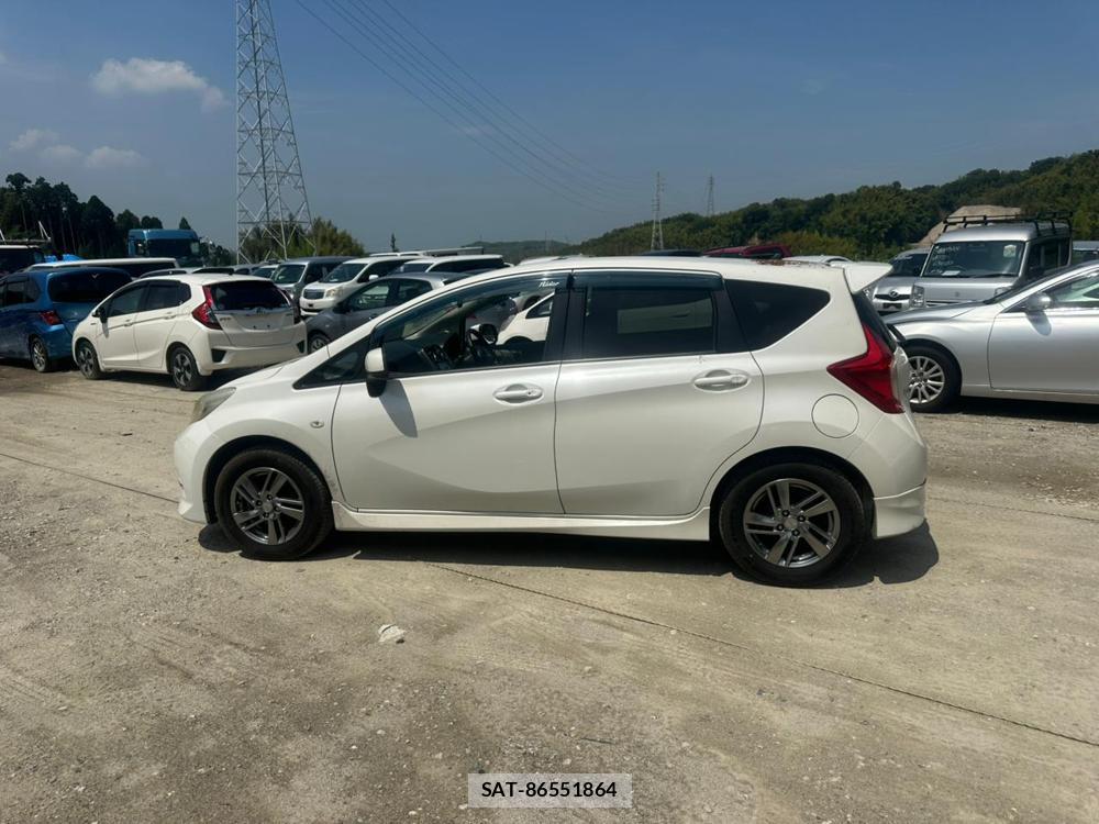 Nissan NOTE 2013-01 7470944-1