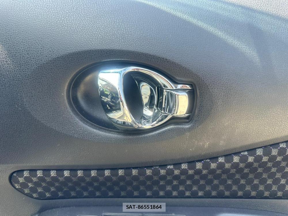 Nissan NOTE 2013-01 7470944-19
