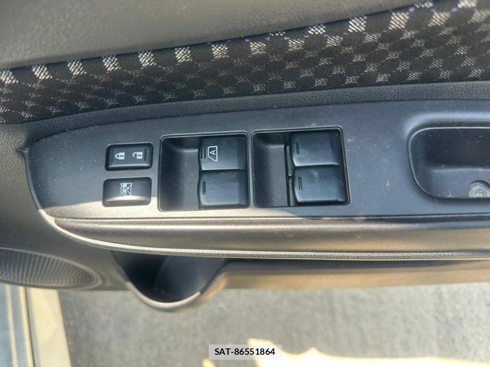 Nissan NOTE 2013-01 7470944-20