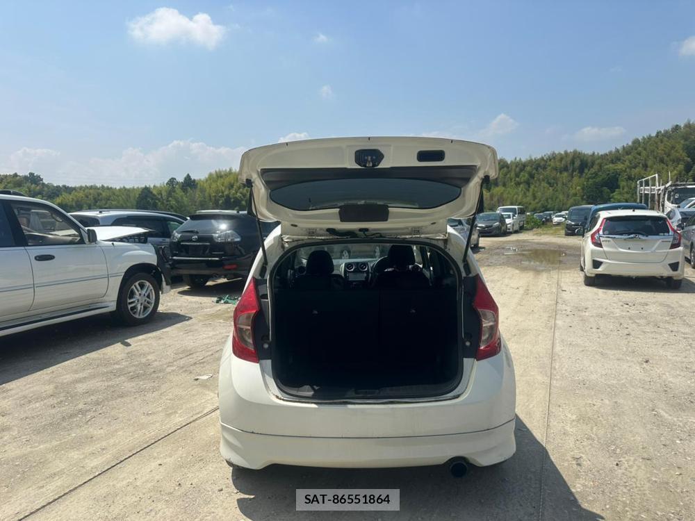 Nissan NOTE 2013-01 7470944-23