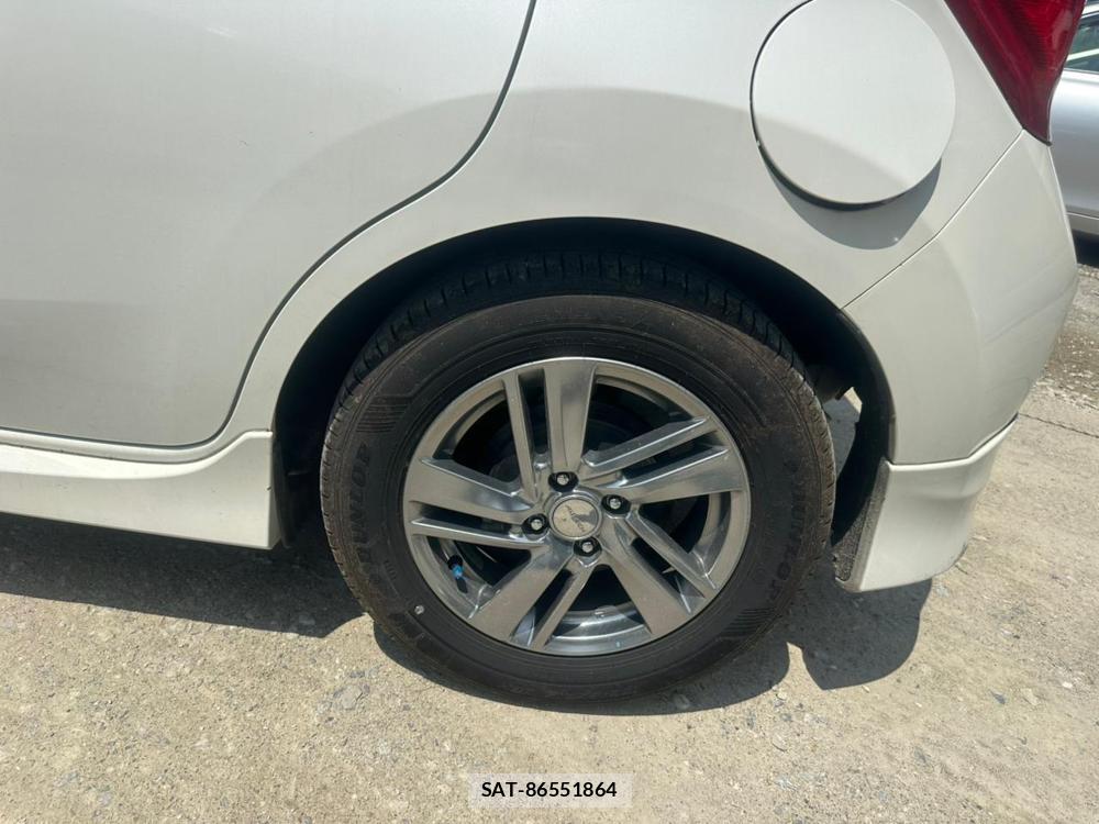 Nissan NOTE 2013-01 7470944-27