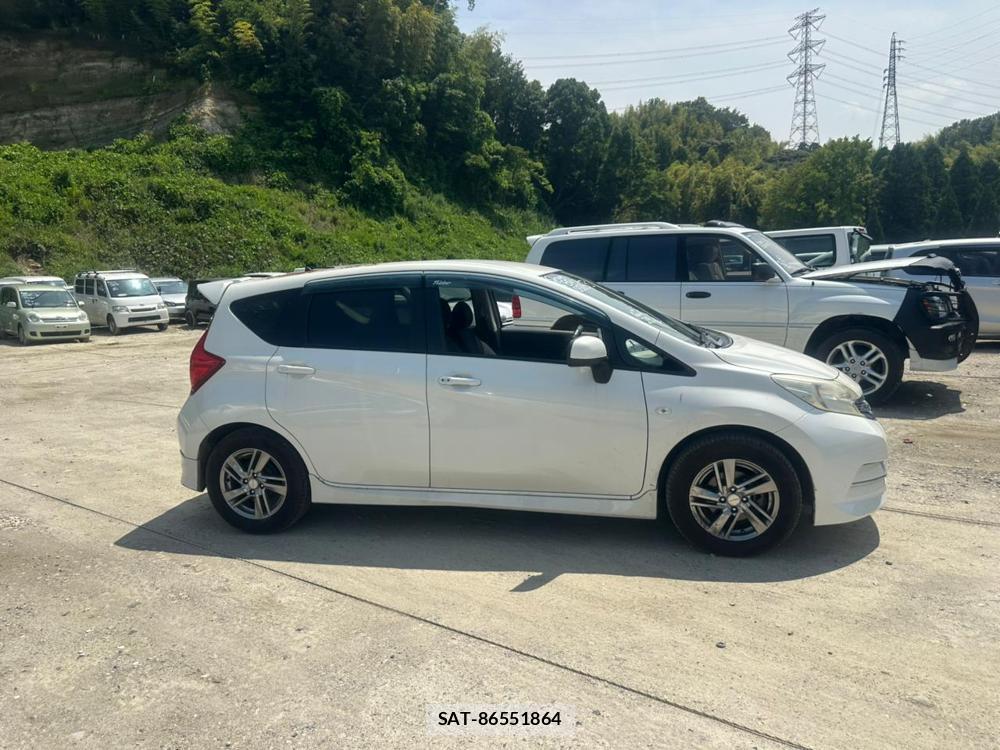 Nissan NOTE 2013-01 7470944-5
