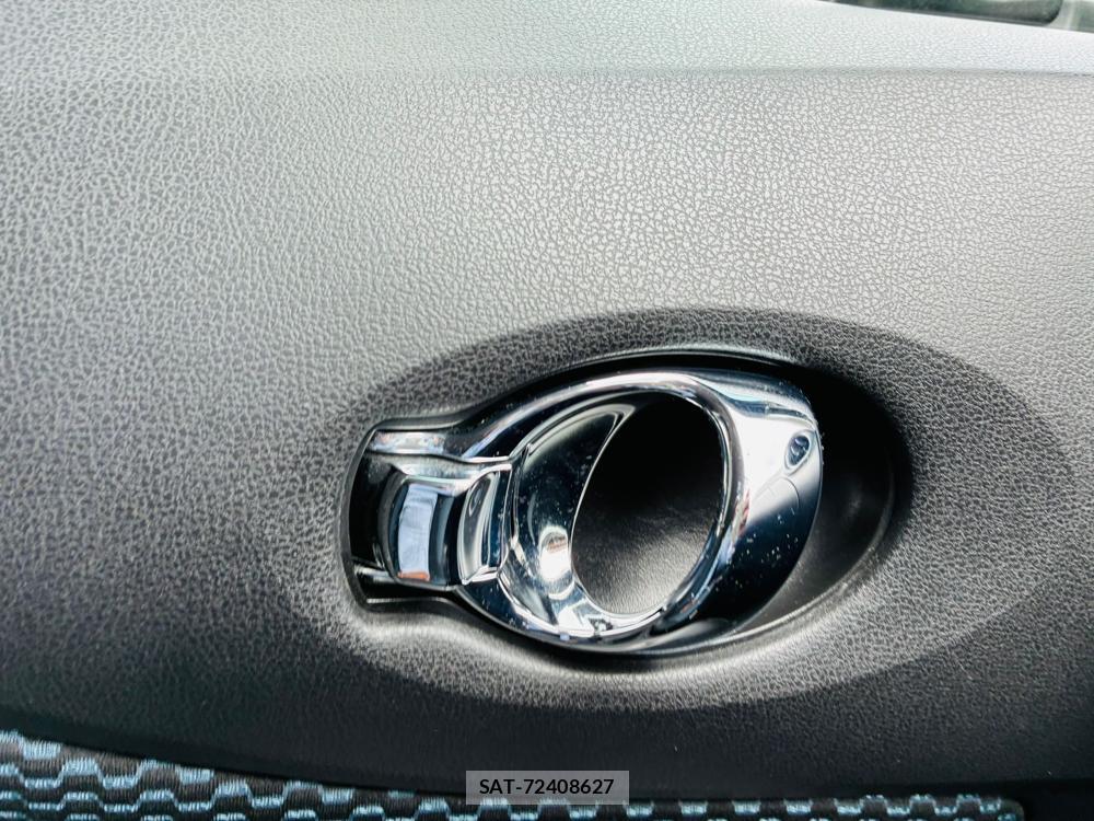 Nissan NOTE 2013-08 7683570-21