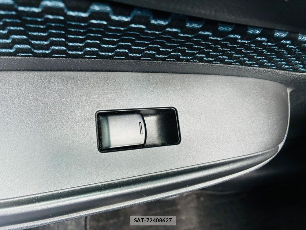 Nissan NOTE 2013-08 7683570-22