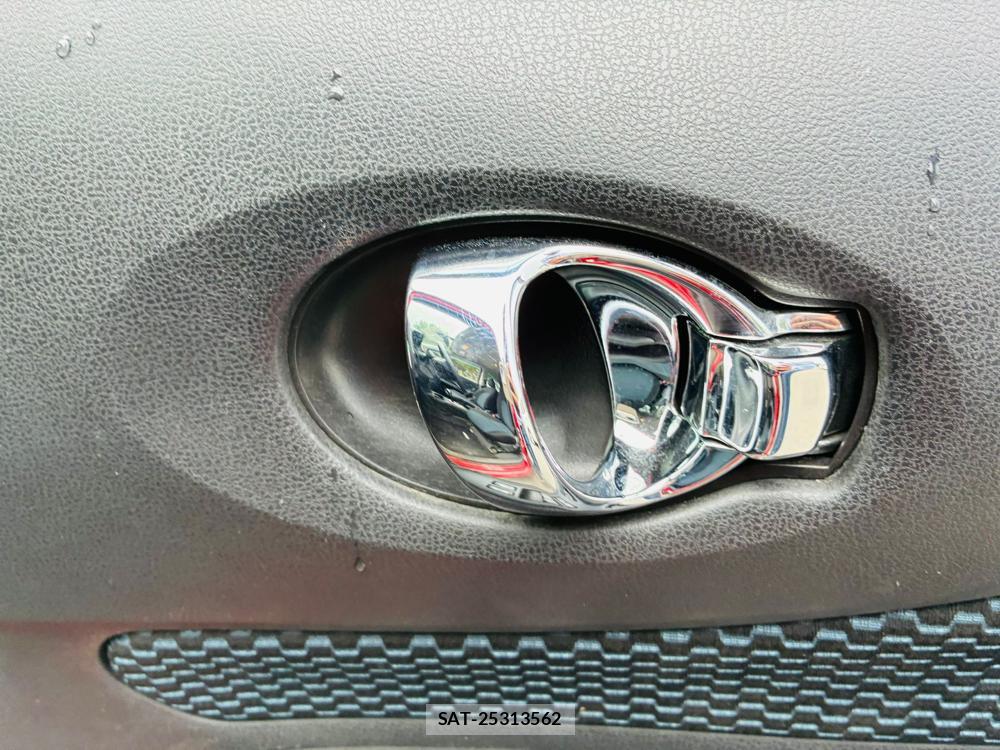 Nissan NOTE 2013-11 7740872-18