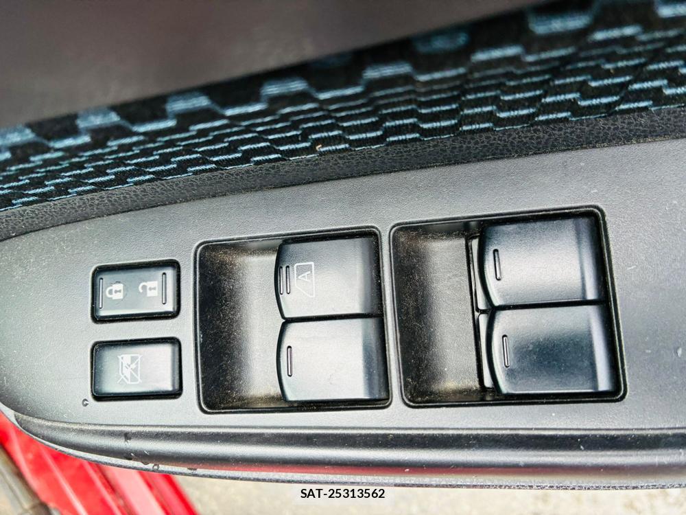 Nissan NOTE 2013-11 7740872-19
