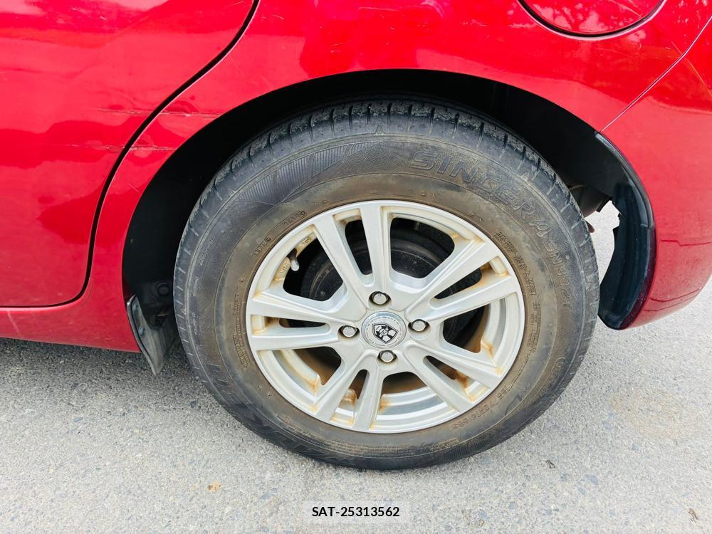 Nissan NOTE 2013-11 7740872-28
