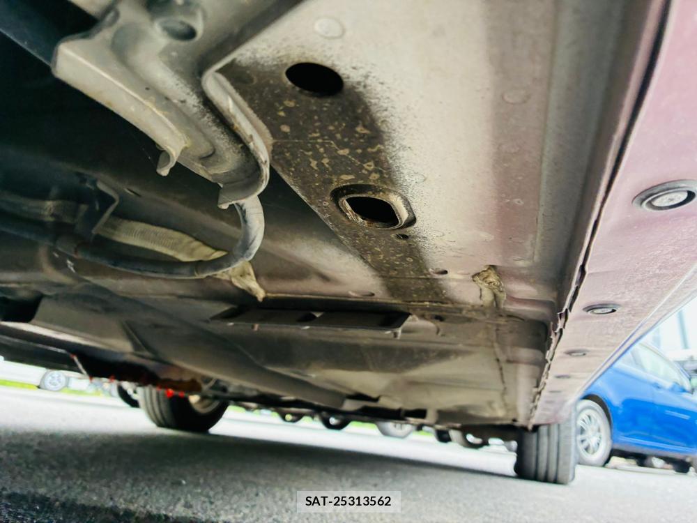 Nissan NOTE 2013-11 7740872-35