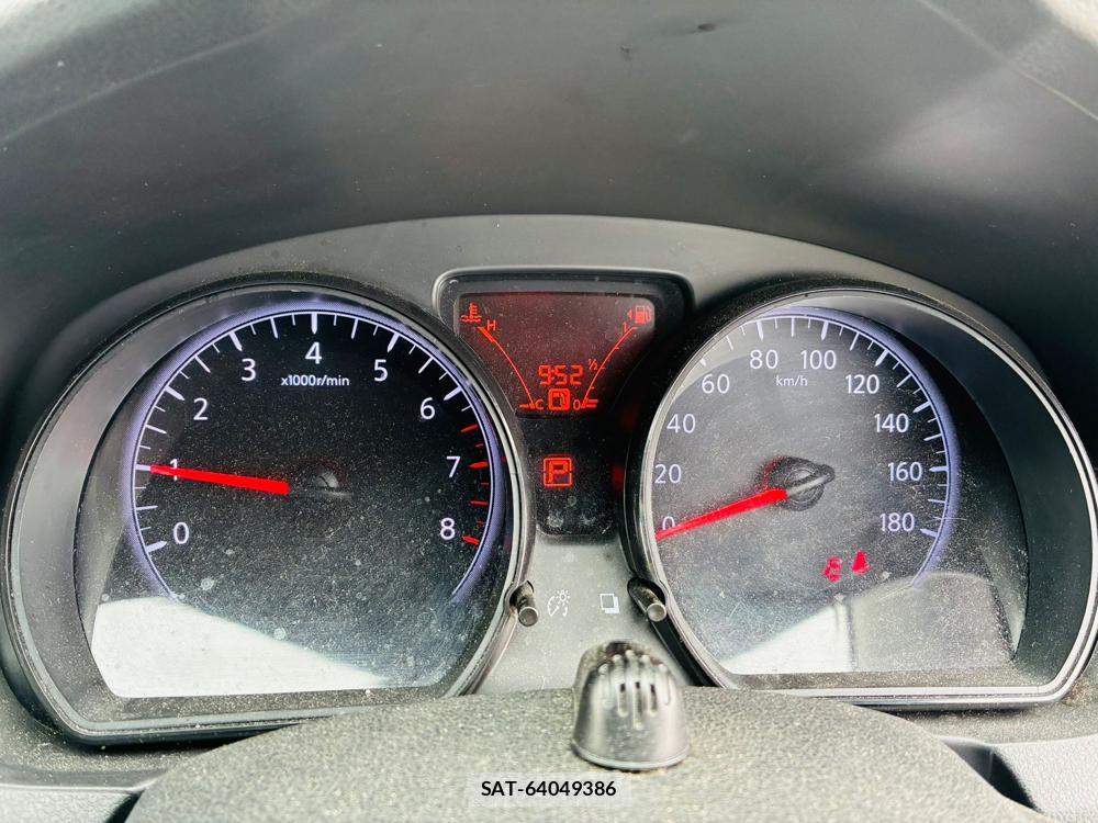 Nissan NOTE 2013-07 7658233-15