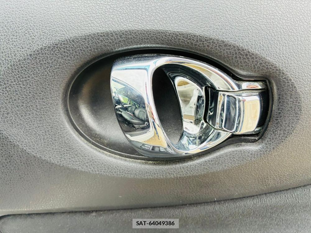 Nissan NOTE 2013-07 7658233-19