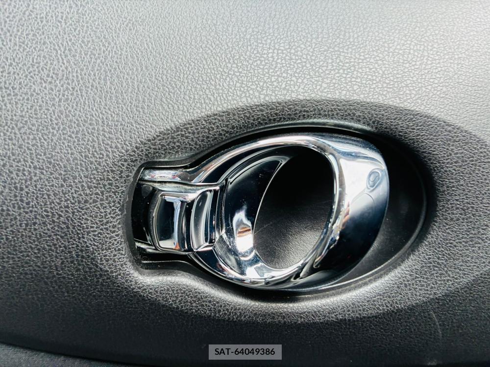 Nissan NOTE 2013-07 7658233-21