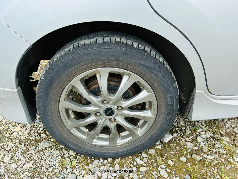 Nissan NOTE 2013-07 7658233-26