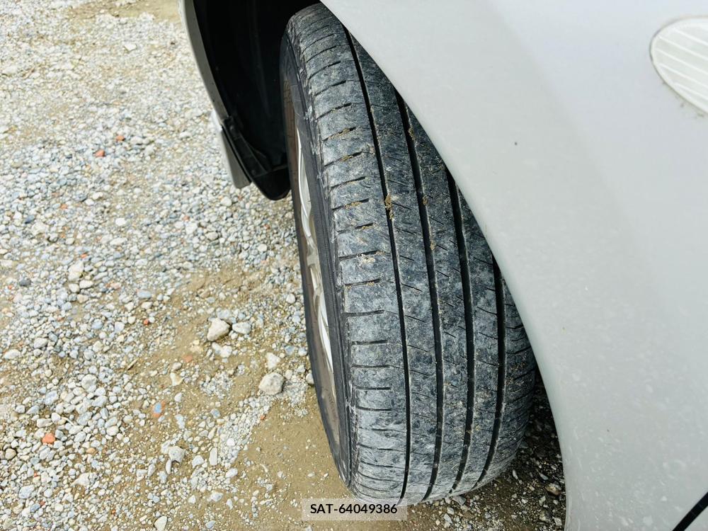 Nissan NOTE 2013-07 7658233-30