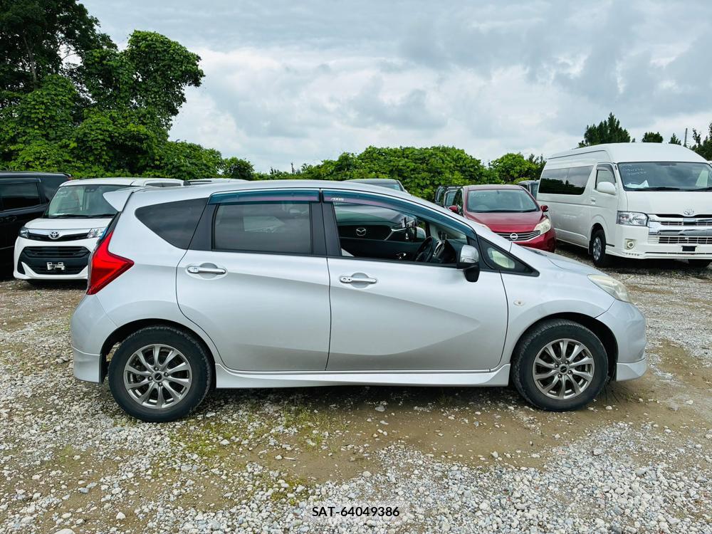 Nissan NOTE 2013-07 7658233-5