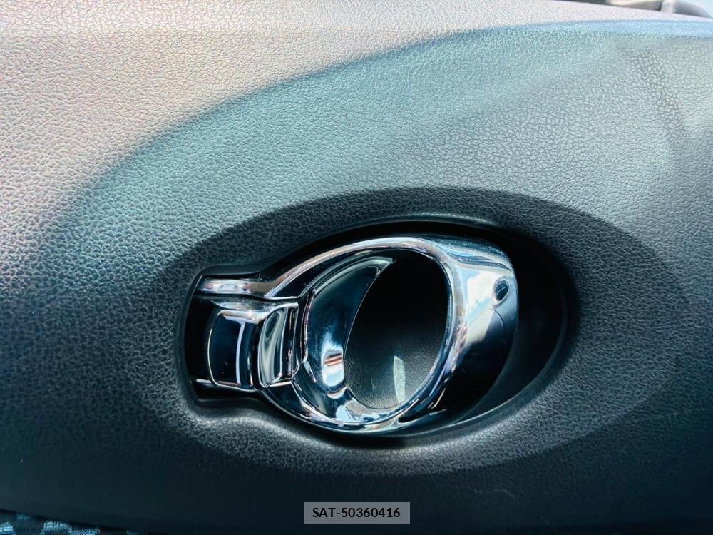 Nissan NOTE 2013-03 7639858-21