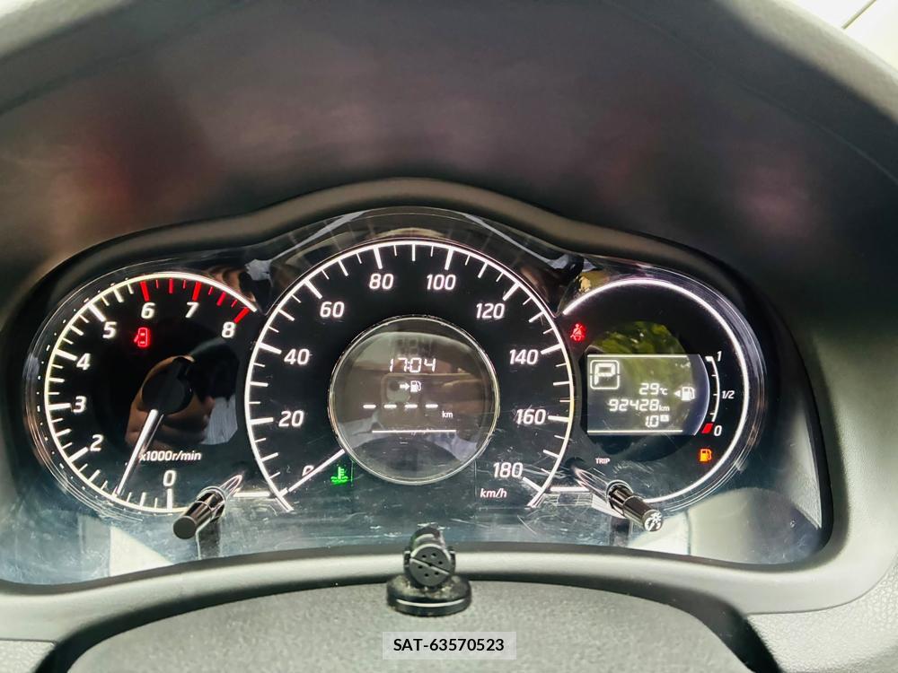 Nissan NOTE 2013-11 7930560-15