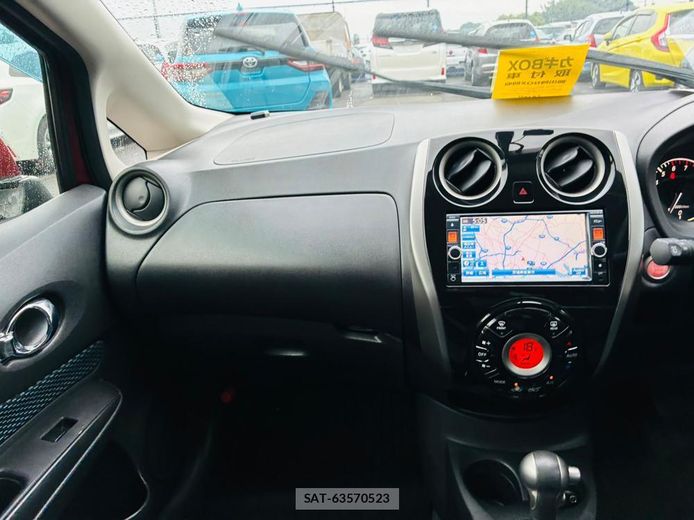 Nissan NOTE 2013-11 7930560-16