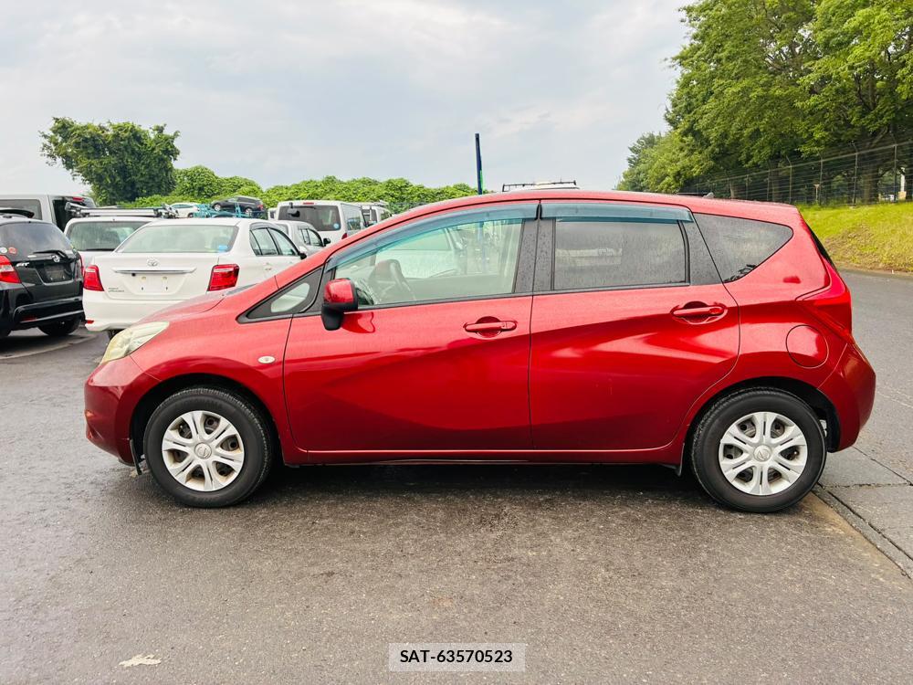 Nissan NOTE 2013-11 7930560-1