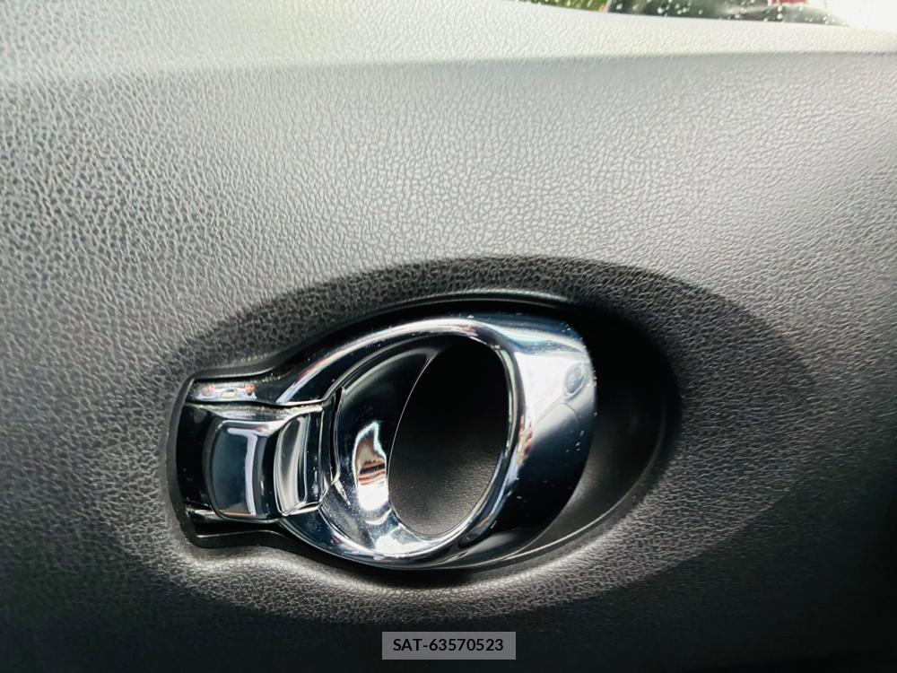 Nissan NOTE 2013-11 7930560-21
