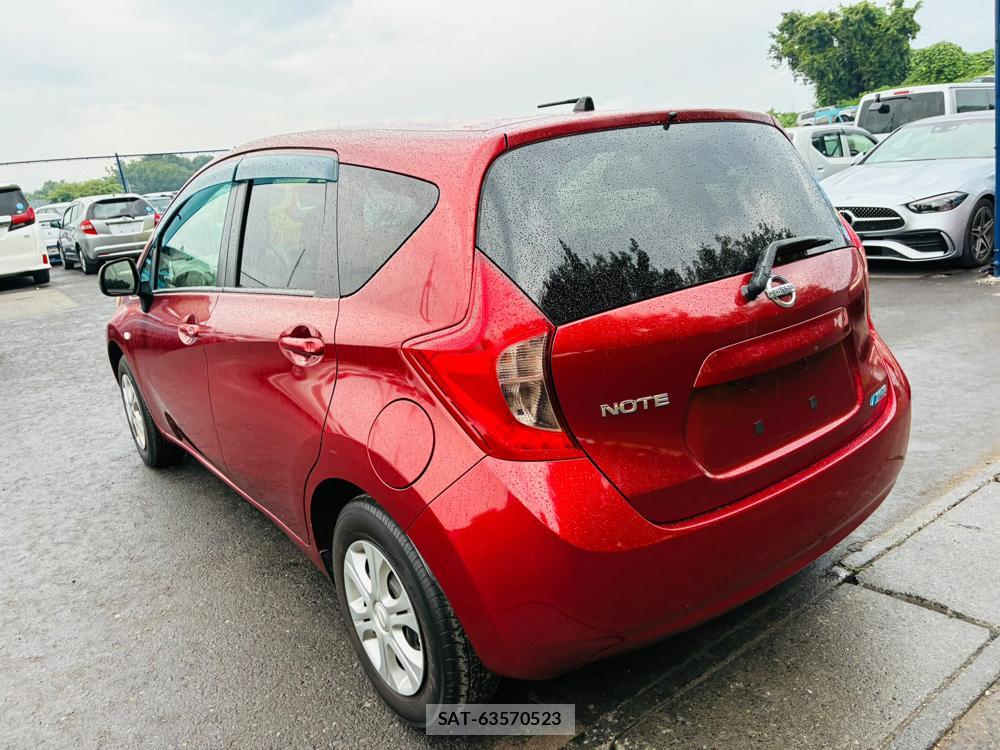 Nissan NOTE 2013-11 7930560-2