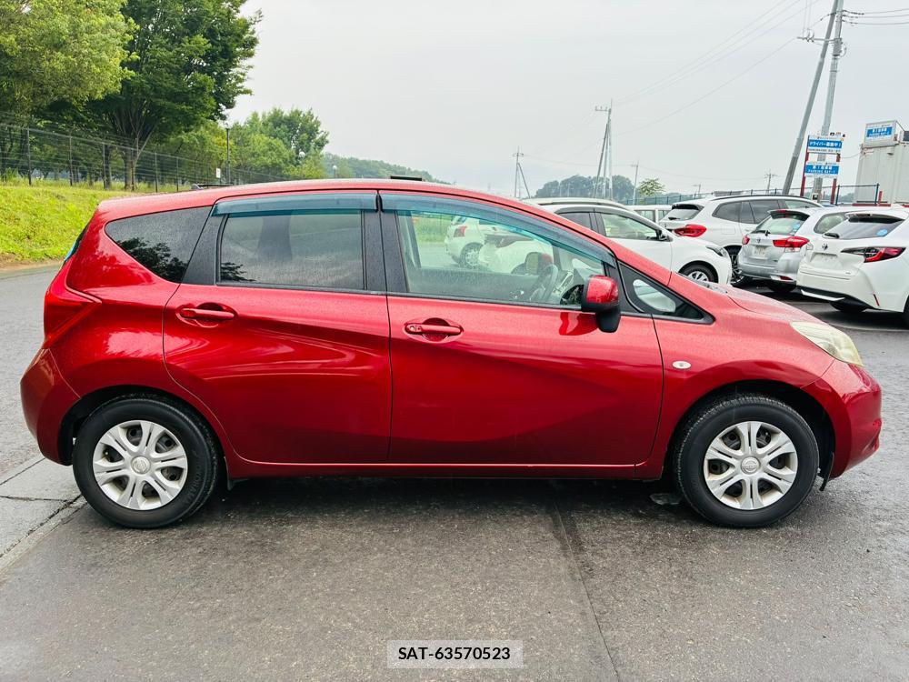 Nissan NOTE 2013-11 7930560-5