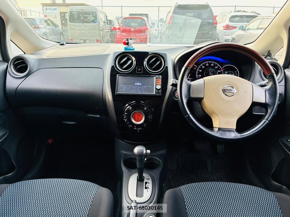 Nissan NOTE 2013-12 7924645-12