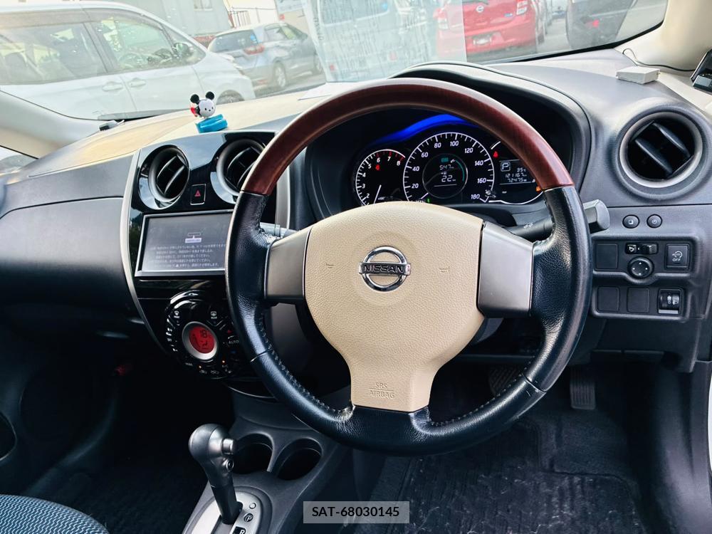 Nissan NOTE 2013-12 7924645-14