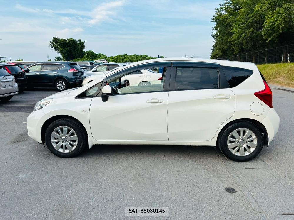 Nissan NOTE 2013-12 7924645-1