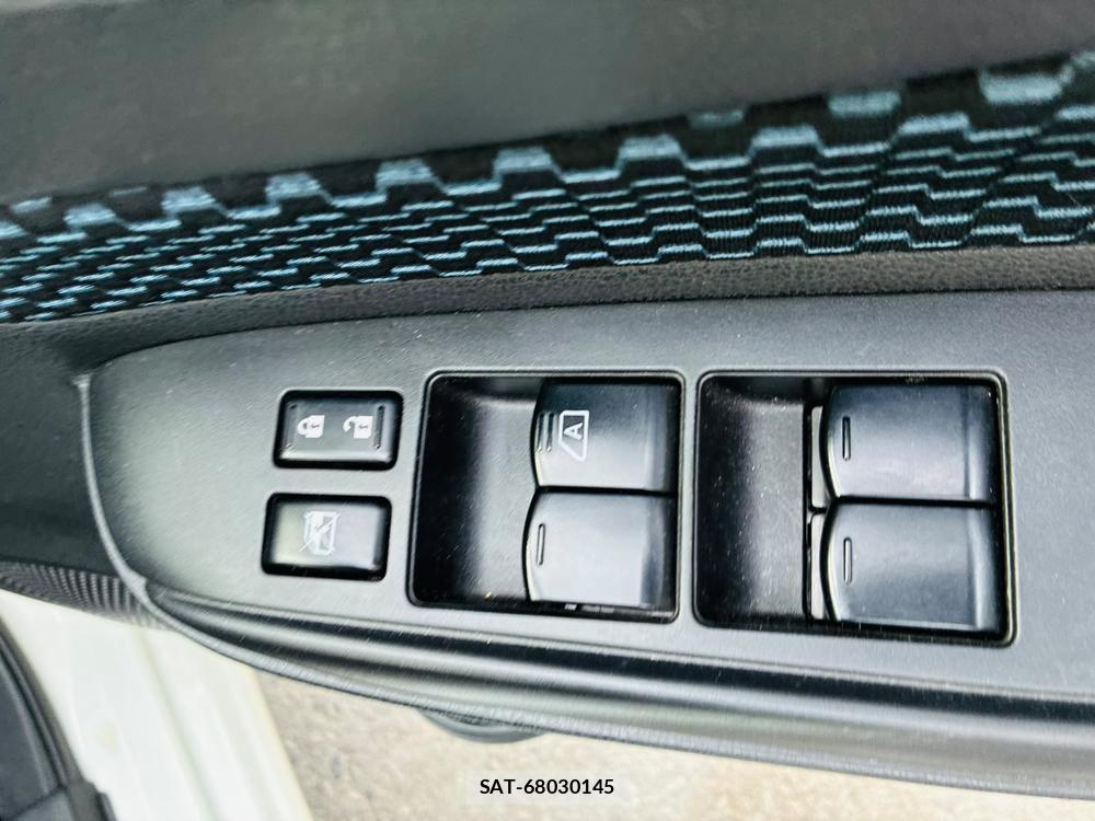 Nissan NOTE 2013-12 7924645-21