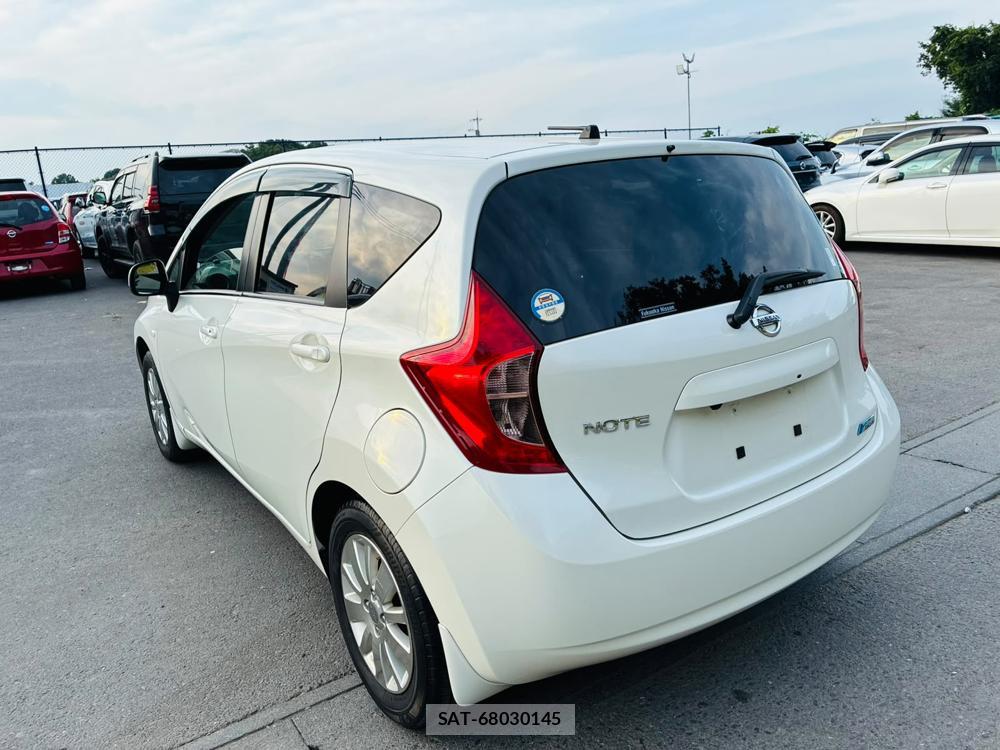 Nissan NOTE 2013-12 7924645-2