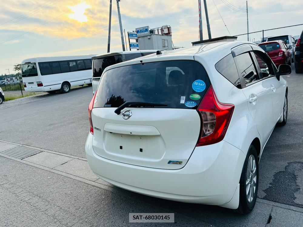 Nissan NOTE 2013-12 7924645-4