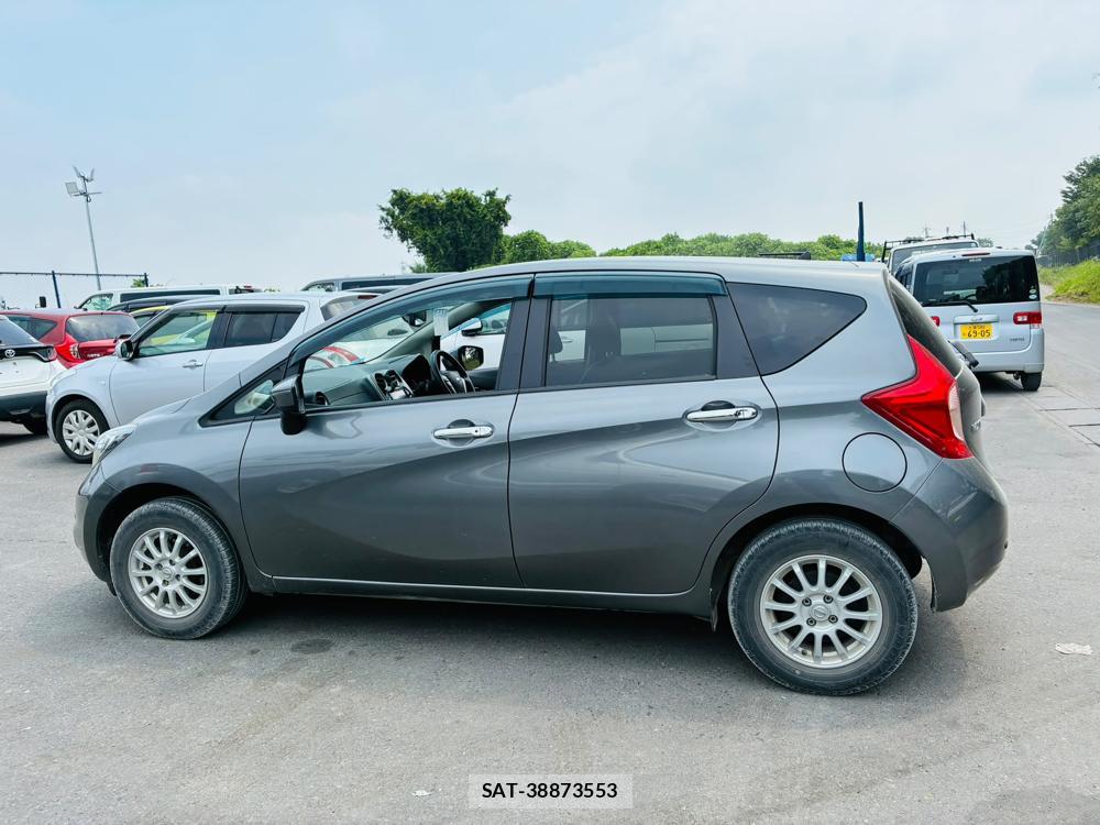 Nissan NOTE 2015-11 7933401-1
