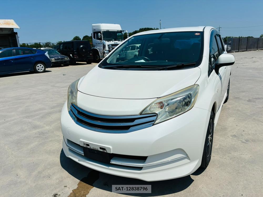 Nissan NOTE 2013-11 7472685-0